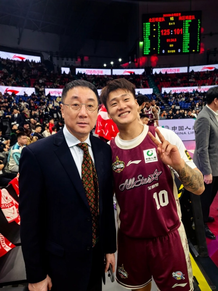 赵睿:该干正事儿了 三分还得练 要不然又成互联网反面教材了hhh