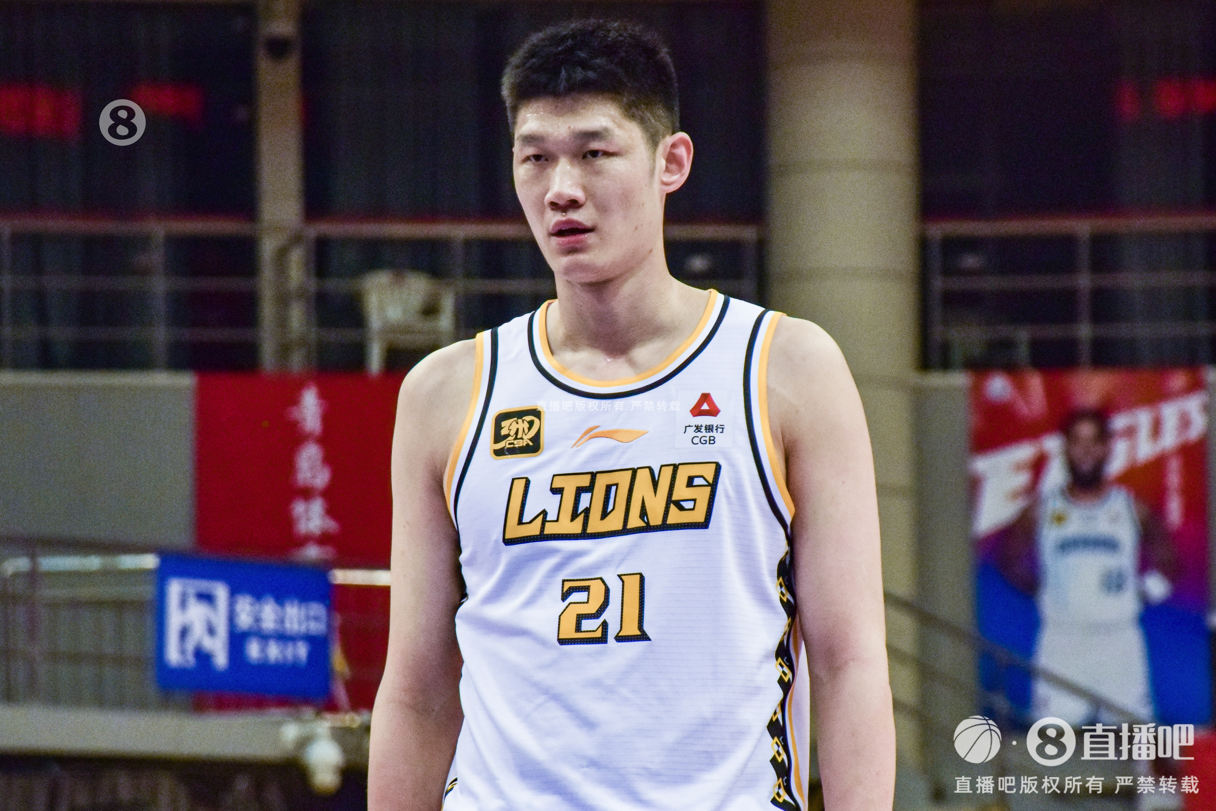 低迷的夜晚!胡金秋15次出手仅换来9分 还有13板1助