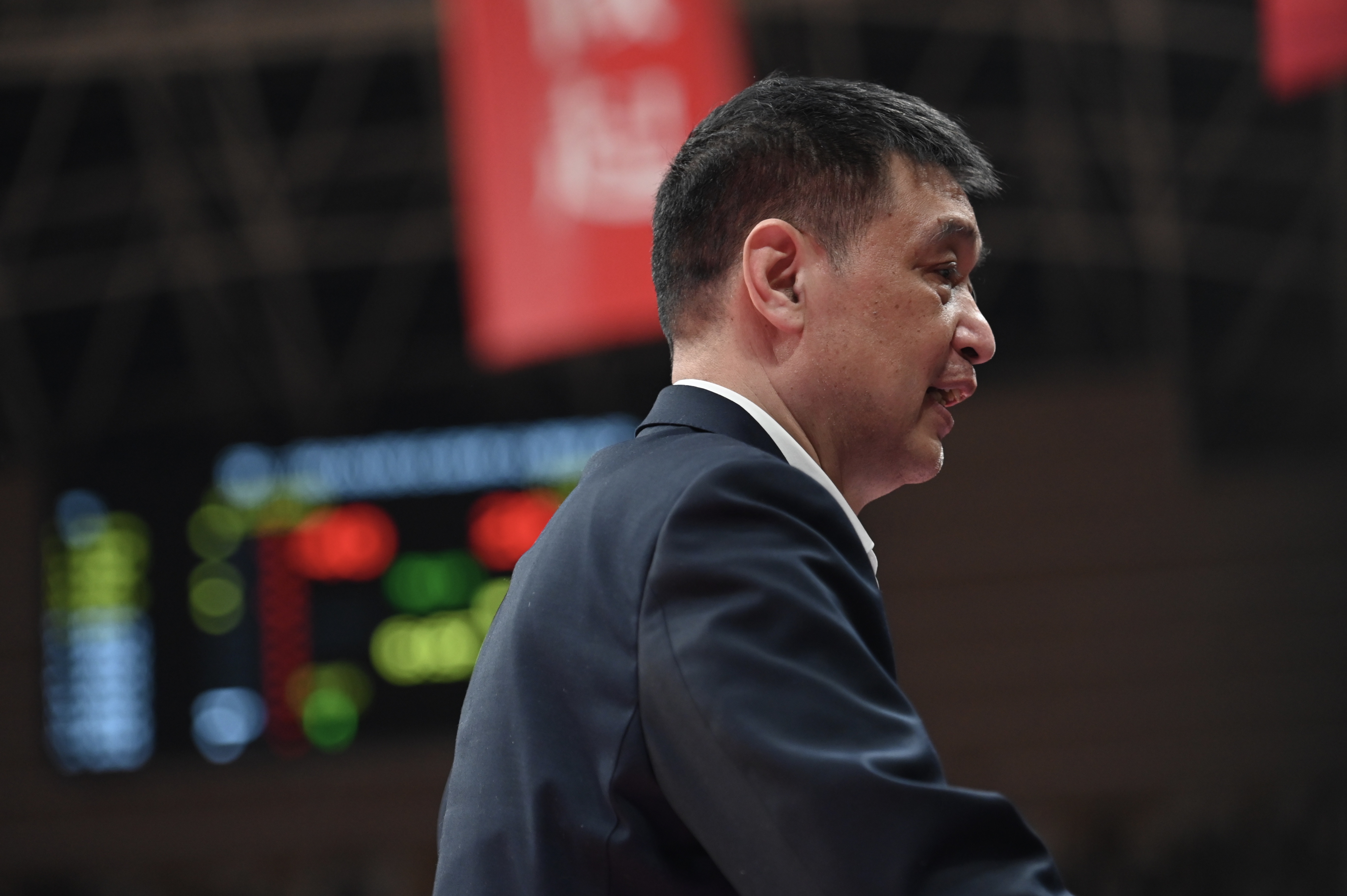 直播吧独家:北控主帅闵鹿蕾因身体原因离任 外教别德夫接任